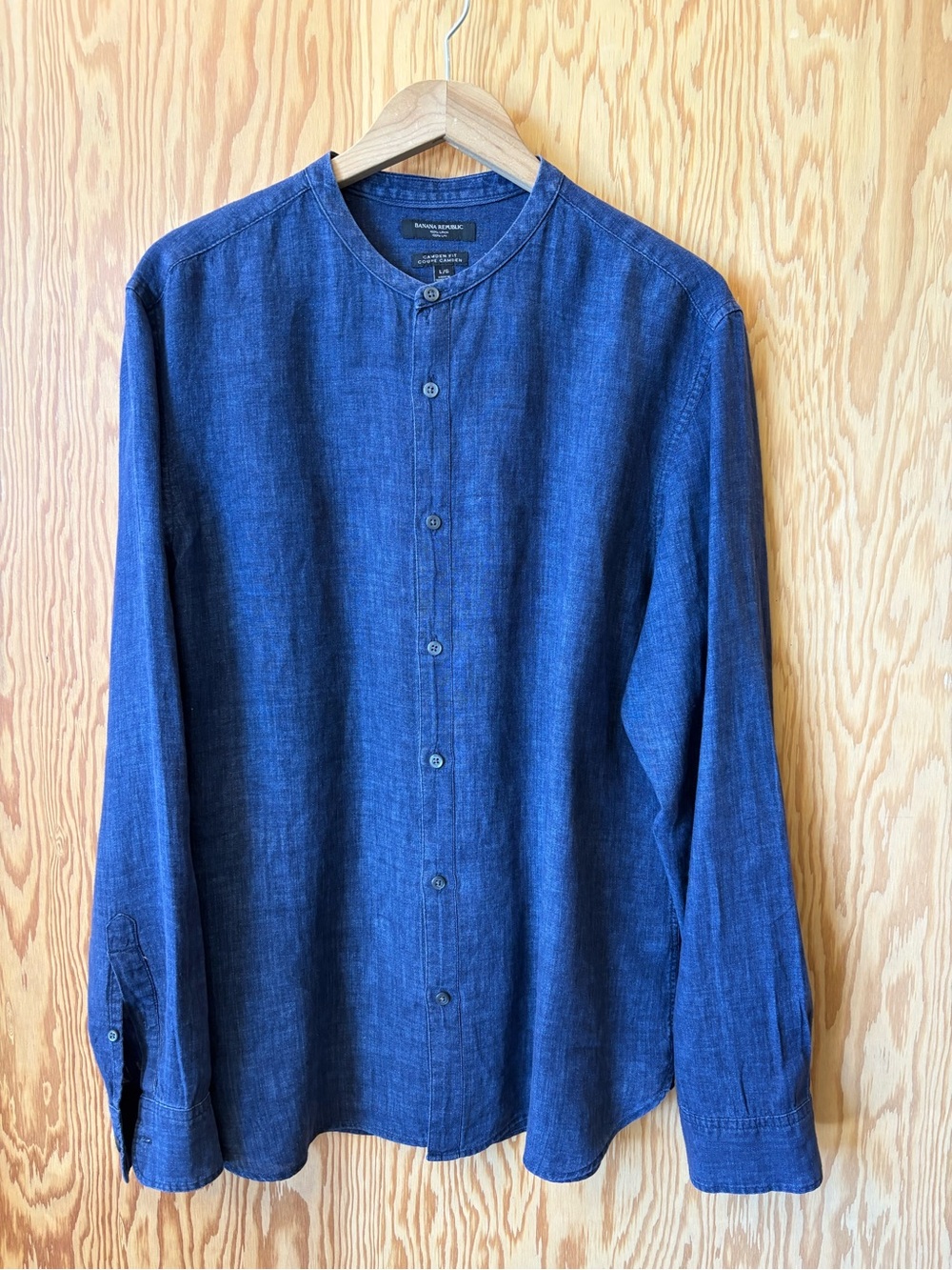 Banana Republic Men's Vintage Indigo Blue Band-Collar Linen Shirt